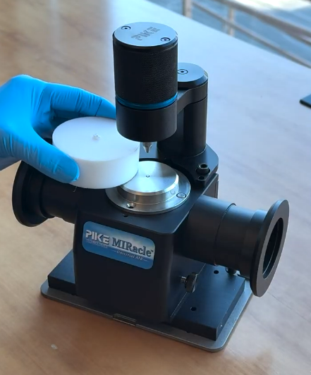 Diamond ATR에서 최대 측정 두께를 늘리는 방법 (How to increase maximum sampled thickness on your diamond ATR)